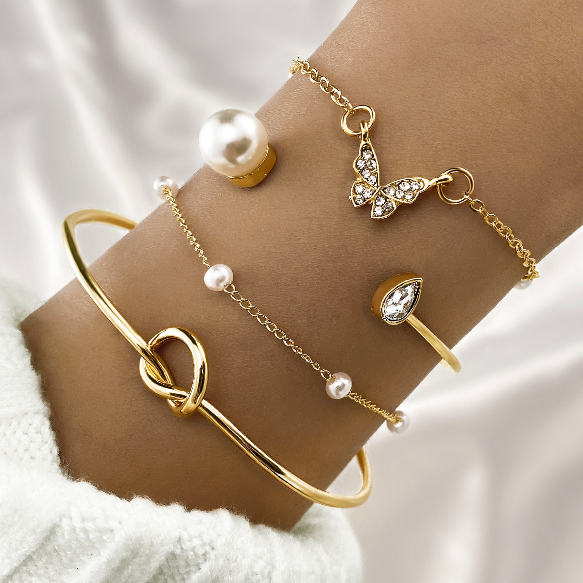 4-Piece Creative Heart Crossed Alloy Bangle Bracelet Set