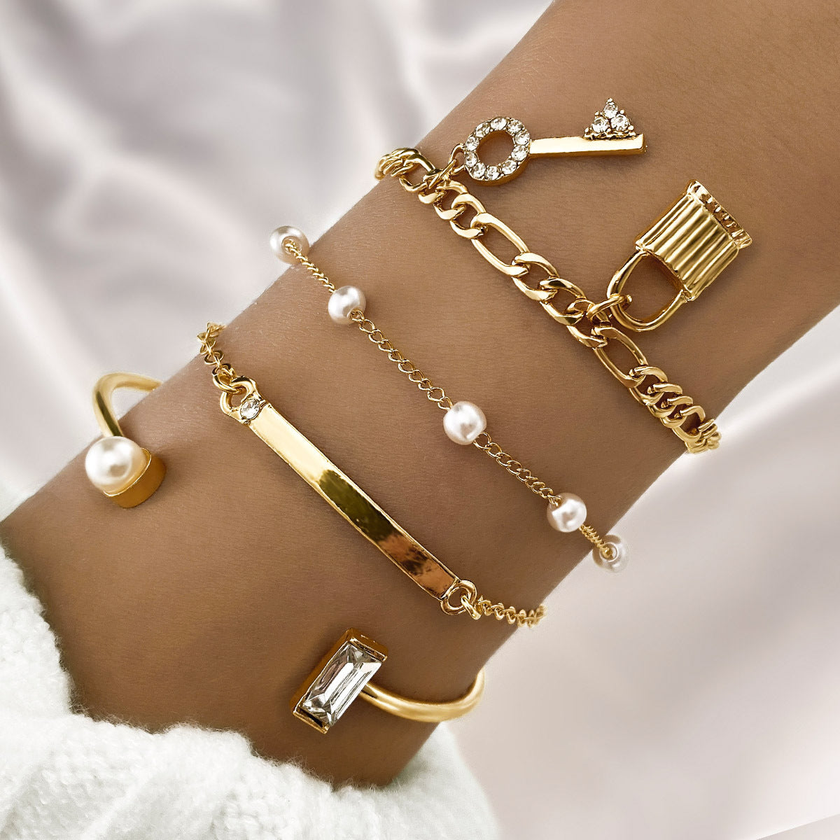 4-Piece Creative Heart Crossed Alloy Bangle Bracelet Set